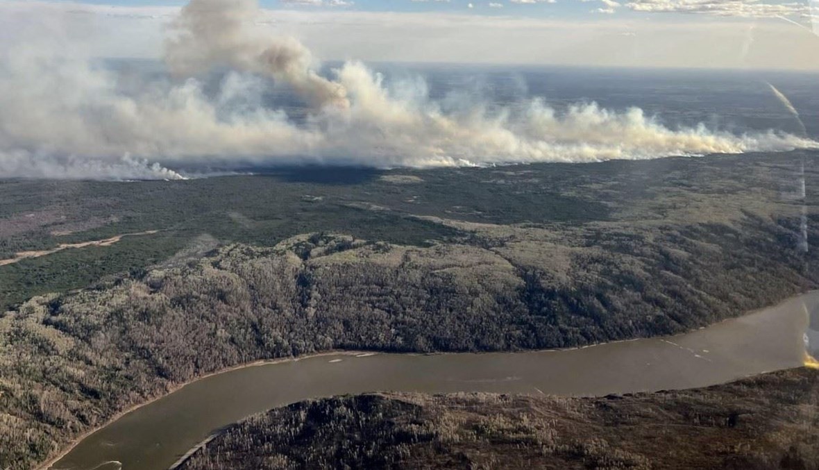 إجلاء مزيد من السكان في غرب كندا بسبب حرائق الغابات...