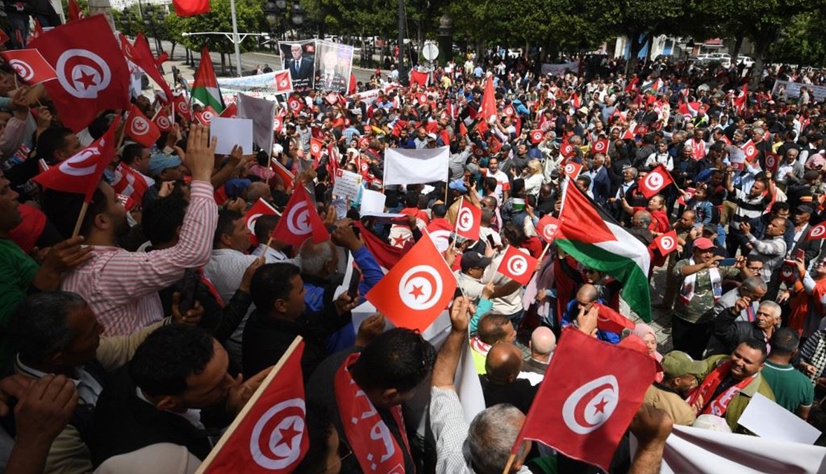 تونس: مئات من أنصار الرئيس سعيّد يتظاهرون دعماً له ورفضاً لـ"التدخلات الخارجيّة"