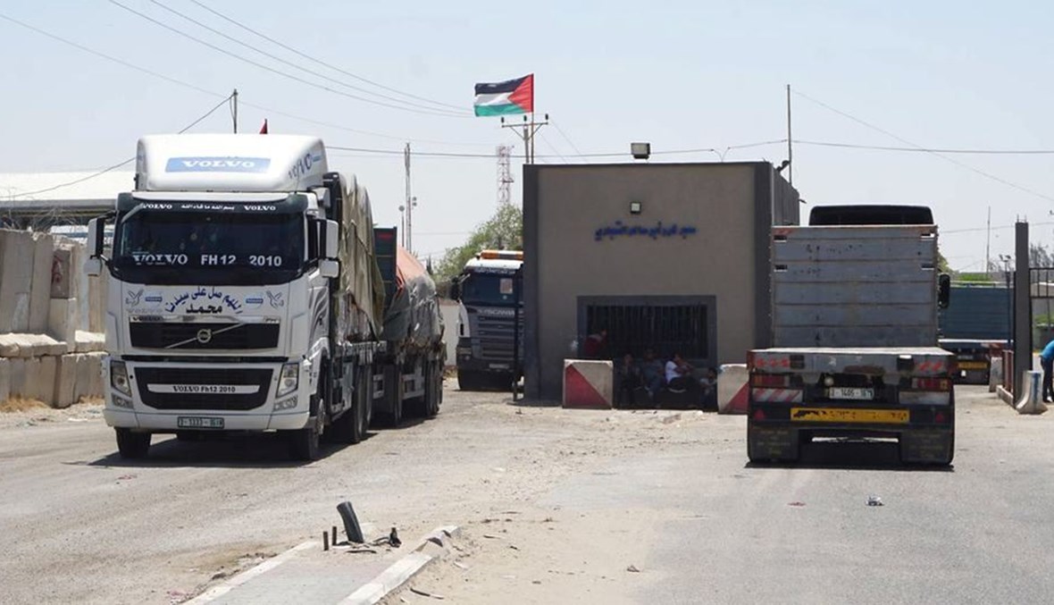 توقّعات ببدء دخول شاحنات مساعدات إلى غزّة عبر معبر كرم أبو سالم