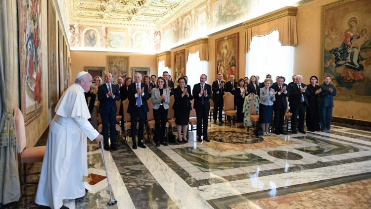 البابا فرنسيس: على المال أن يخدم لا أن يحكم
